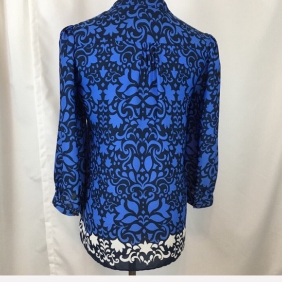 ✨5 FOR $25✨  Banana Republic Blue Floral Patterned Blouse - Picture 4 of 7